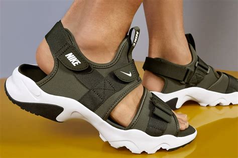 nike sandalen damen kaufen